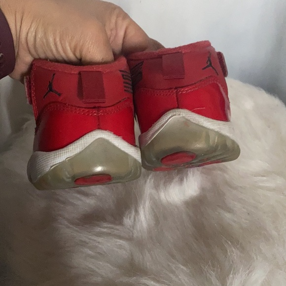 Air Jordan 11 Retro - Picture 6 of 8